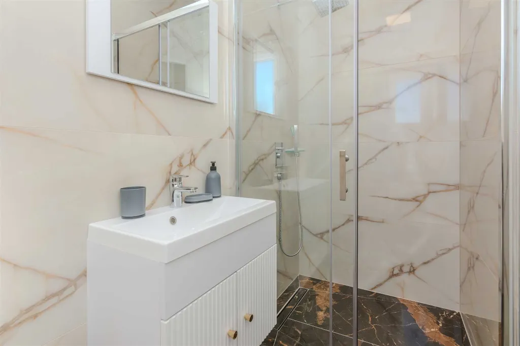 4-Bedroom Villa in Vir for up to 10 Guests