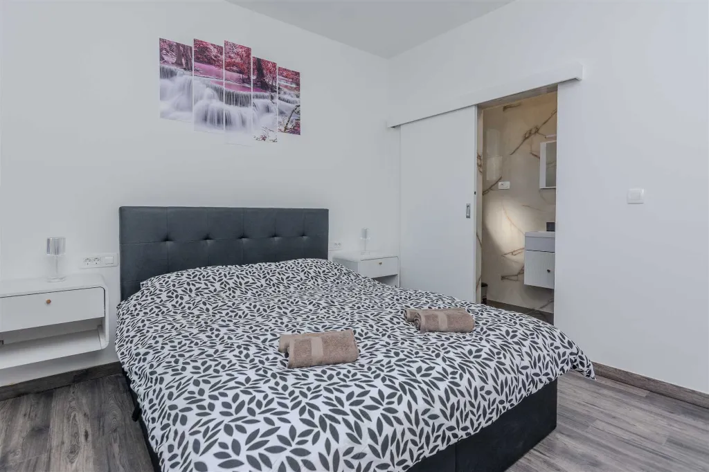 4-Bedroom Villa in Vir for up to 10 Guests