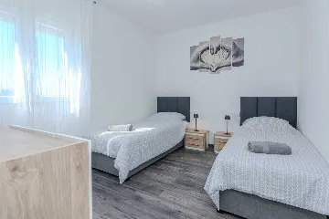 4-Bedroom Villa in Vir for up to 10 Guests