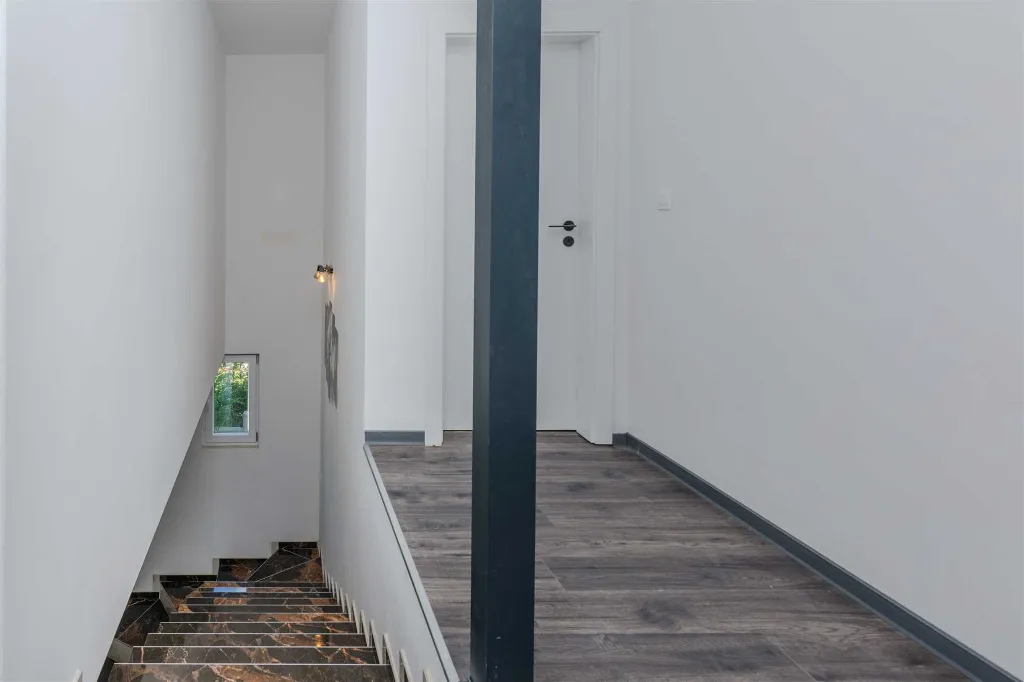 4-Bedroom Villa in Vir for up to 10 Guests