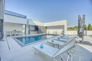 Villa with Private Pool & Sea View in Nin Zaton