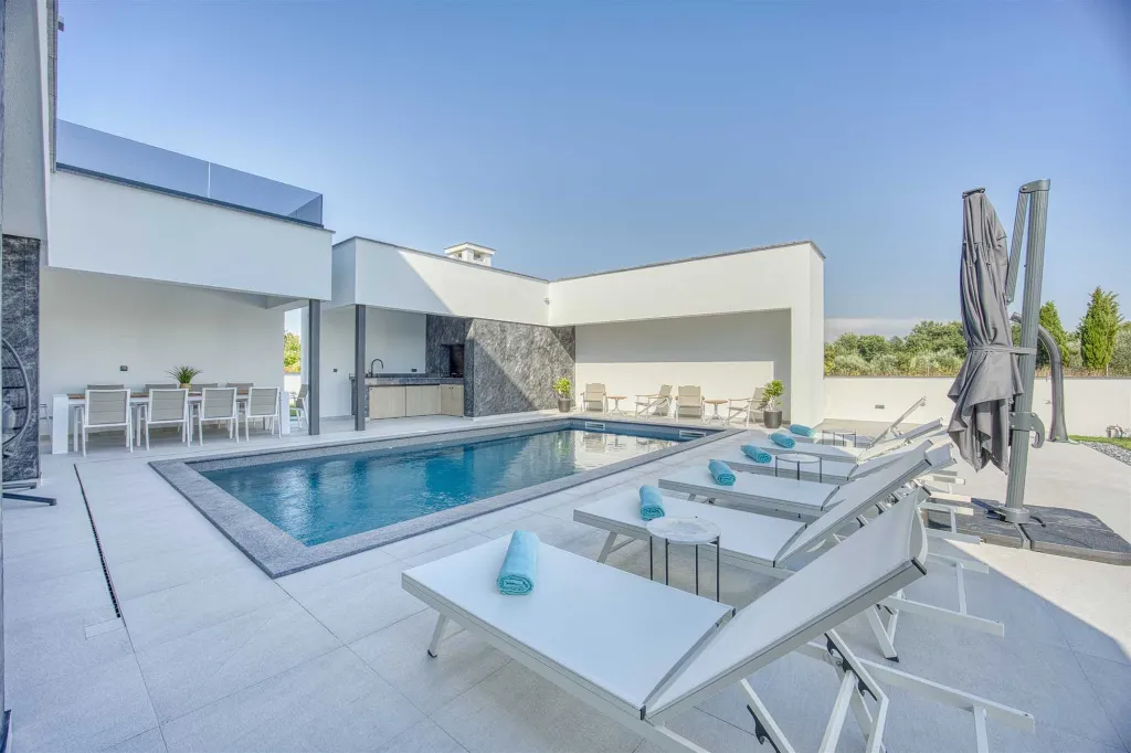 Villa with Private Pool & Sea View in Nin Zaton