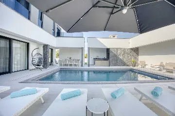 Villa with Private Pool & Sea View in Nin Zaton