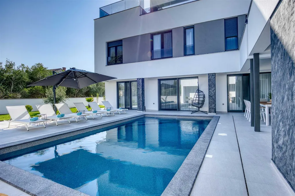 Villa with Private Pool & Sea View in Nin Zaton