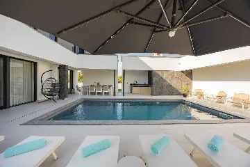 Villa with Private Pool & Sea View in Nin Zaton