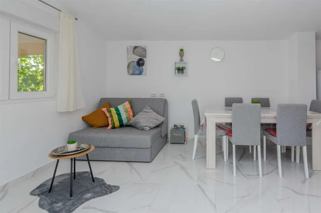 Apartment in Vir for 6 Guests, 600 m to Beach