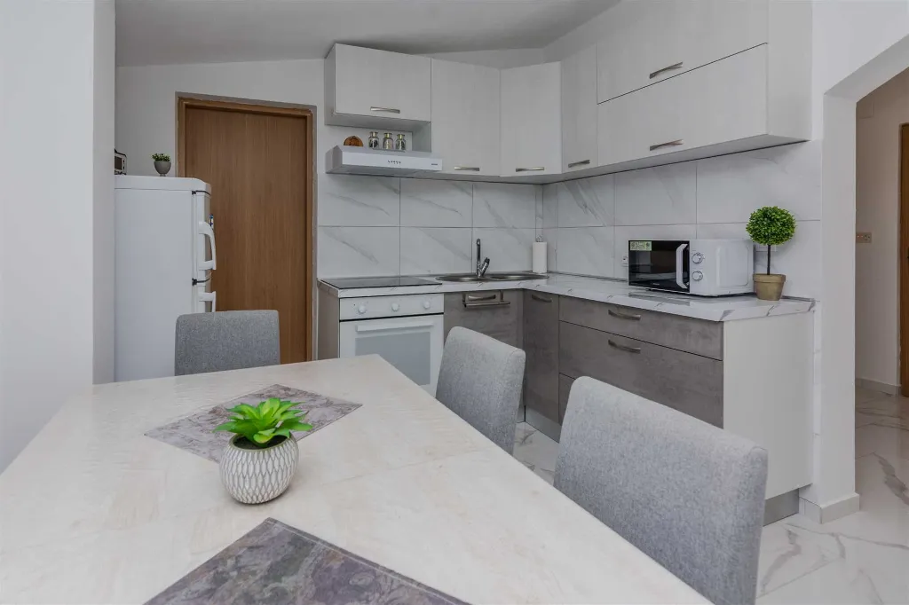 Apartment in Vir for 6 Guests, 600 m to Beach