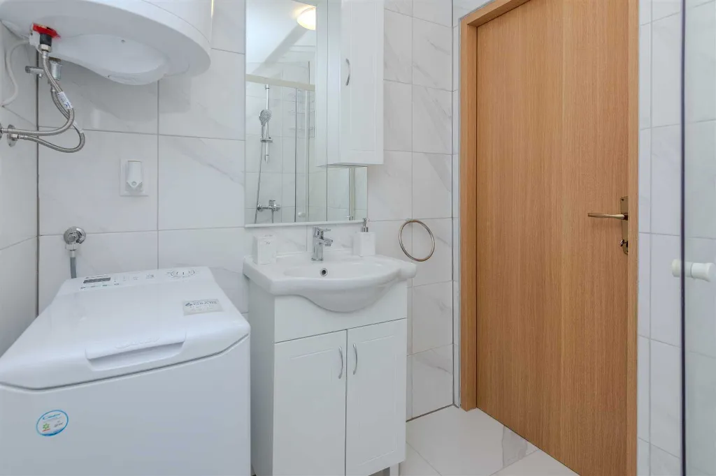 Apartment in Vir for 6 Guests, 600 m to Beach
