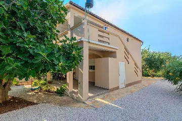 Apartment in Vir for 6 Guests, 600 m to Beach