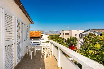 3-Bedroom Apartment in Vir for Up to 6