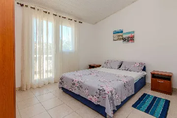 3-Bedroom Apartment in Vir for Up to 6