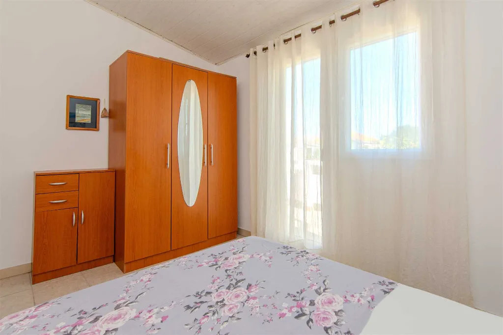3-Bedroom Apartment in Vir for Up to 6