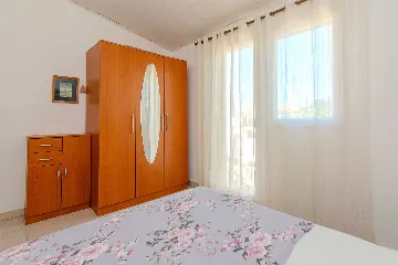 3-Bedroom Apartment in Vir for Up to 6