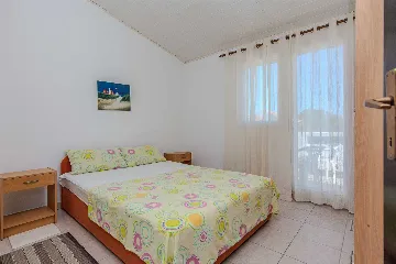 3-Bedroom Apartment in Vir for Up to 6