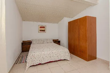 3-Bedroom Apartment in Vir for Up to 6