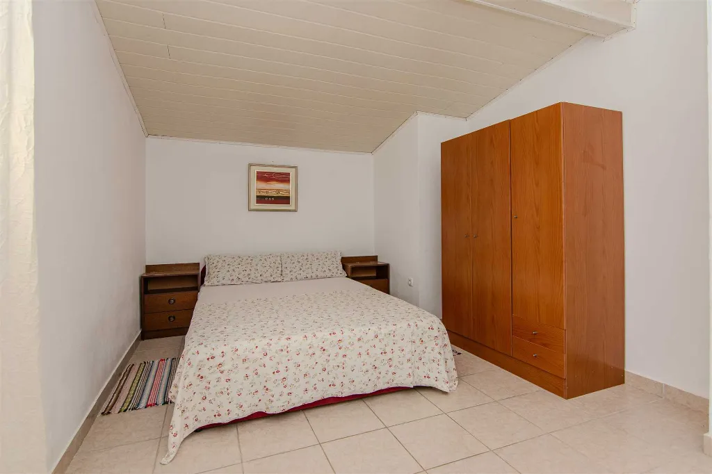 3-Bedroom Apartment in Vir for Up to 6
