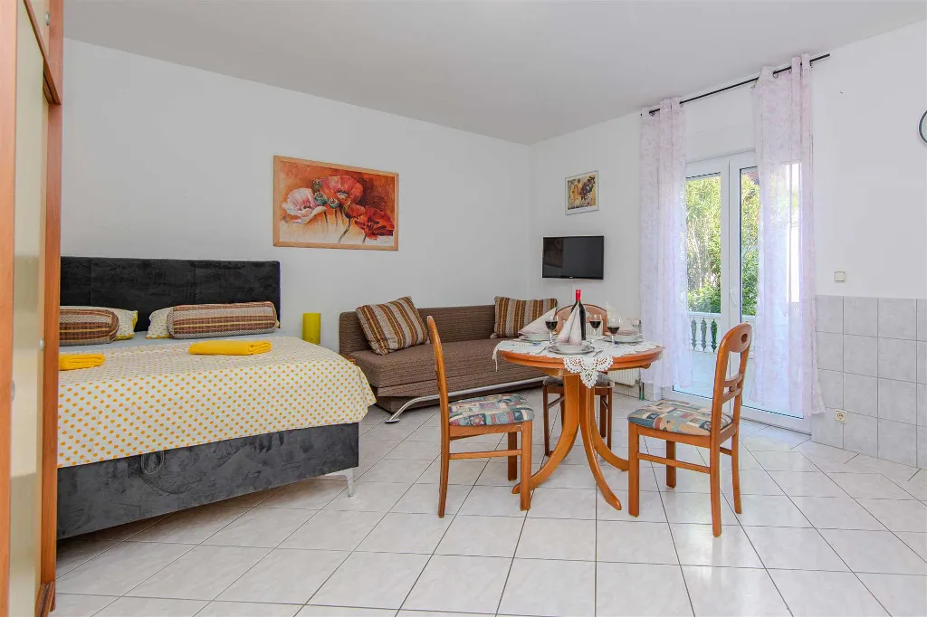 Studio Apartment with Terrace in Vir for 2-3 Guests