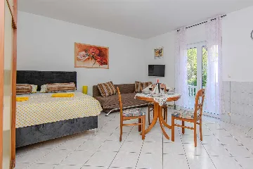 Studio Apartment with Terrace in Vir for 2-3 Guests