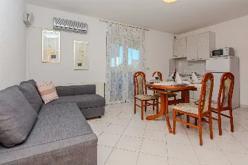 Apartment in Vir for 2-4 with Roofed Balcony