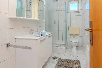 Apartment in Vir for 2-4 with Roofed Balcony