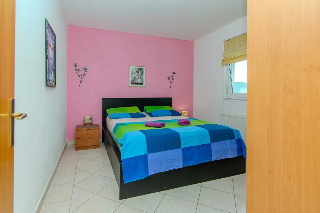 Vir Apartment with Balcony for Up to 4 Guests