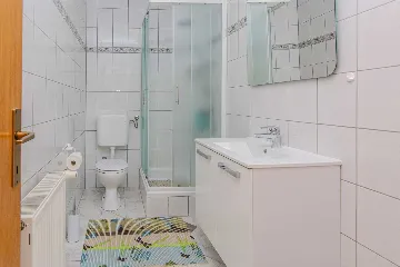 Vir Apartment with Balcony for Up to 4 Guests