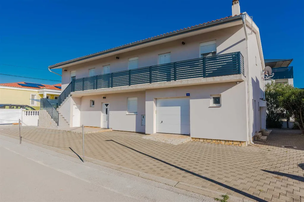 Vir Apartment with Balcony for Up to 4 Guests
