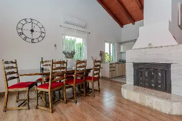 Holiday House in Nin, Zaton (Sleeps 8)