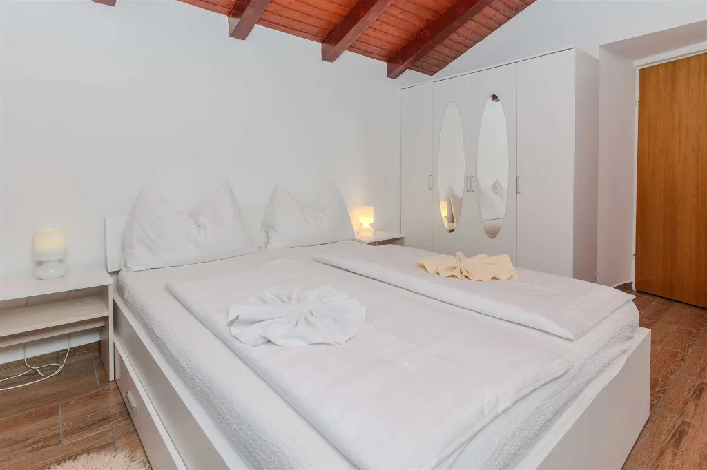 Holiday House in Nin, Zaton (Sleeps 8)
