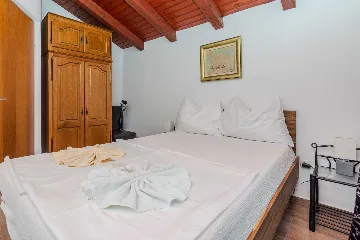 Holiday House in Nin, Zaton (Sleeps 8)