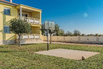 Holiday house in Ninski Stanovi for 8–10 guests