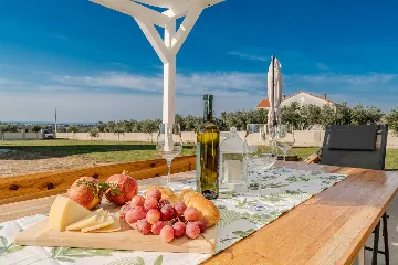 Holiday house in Ninski Stanovi for 8–10 guests