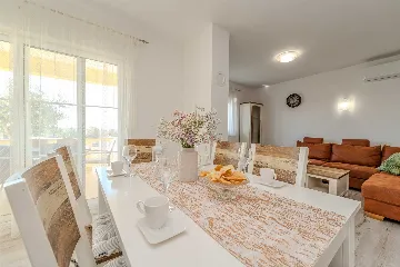 Holiday house in Ninski Stanovi for 8–10 guests