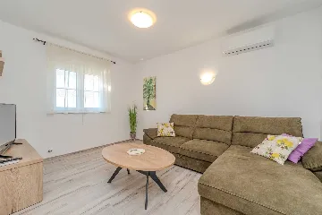 Holiday house in Ninski Stanovi for 8–10 guests