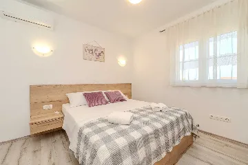 Holiday house in Ninski Stanovi for 8–10 guests