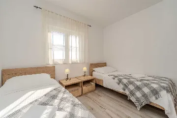 Holiday house in Ninski Stanovi for 8–10 guests