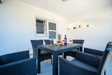 Apartment in Radovanjica, Vir for 4–5 Guests