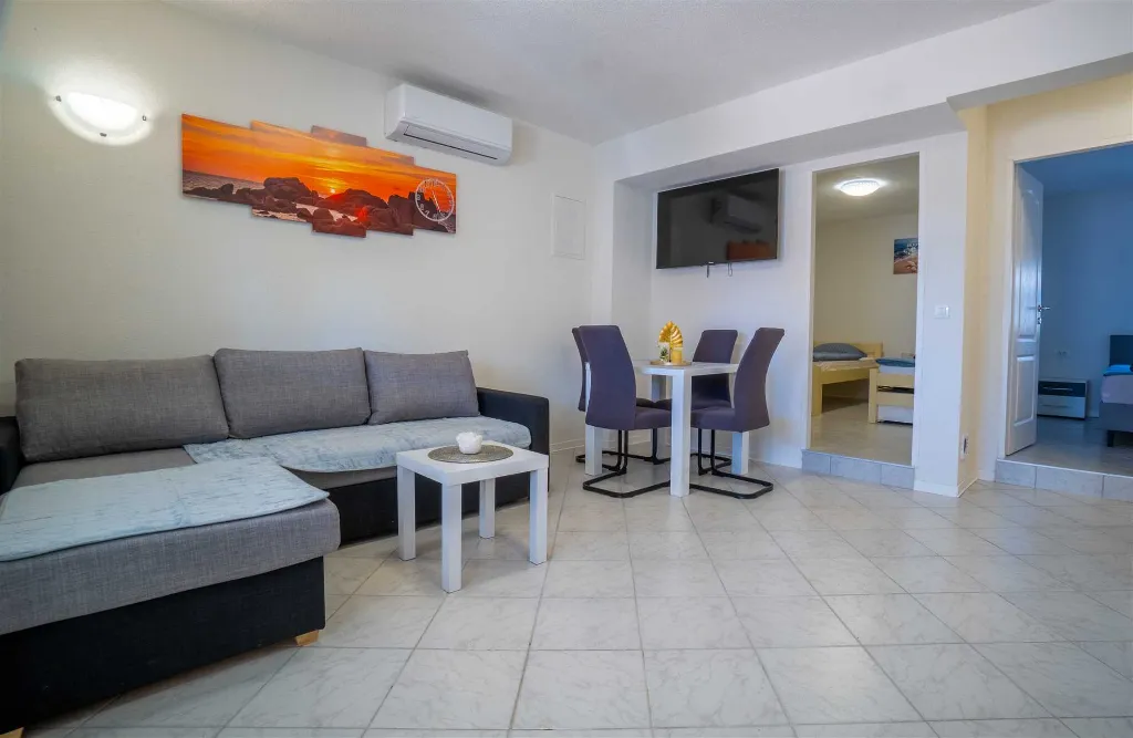 Apartment in Radovanjica, Vir for 4–5 Guests