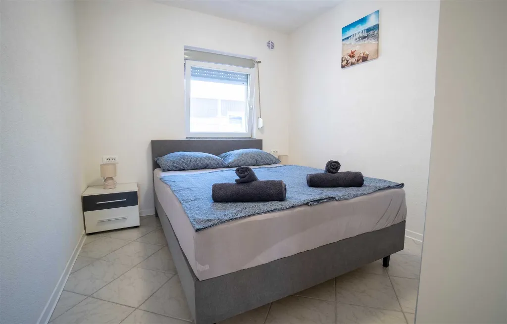 Apartment in Radovanjica, Vir for 4–5 Guests