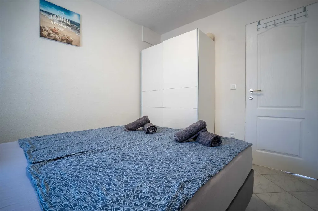 Apartment in Radovanjica, Vir for 4–5 Guests