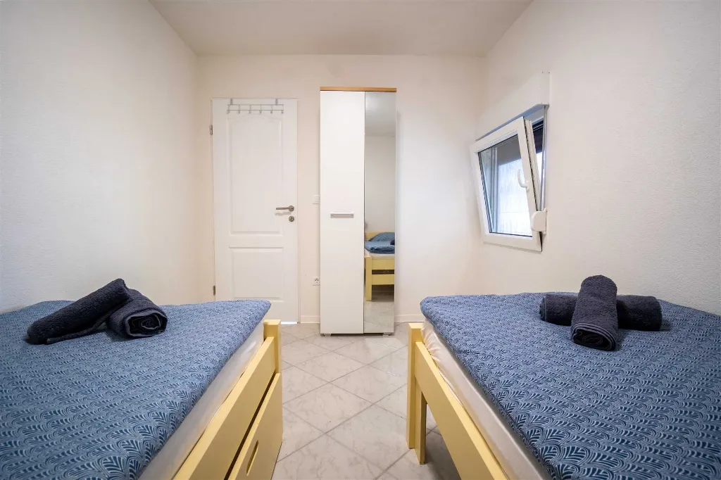 Apartment in Radovanjica, Vir for 4–5 Guests