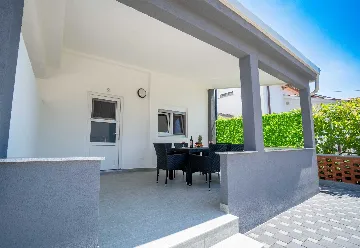 Vir Apartment for 4-5 Guests, 30 m to Beach