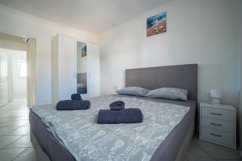 Vir Apartment for 4-5 Guests, 30 m to Beach