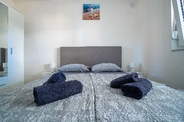 Vir Apartment for 4-5 Guests, 30 m to Beach