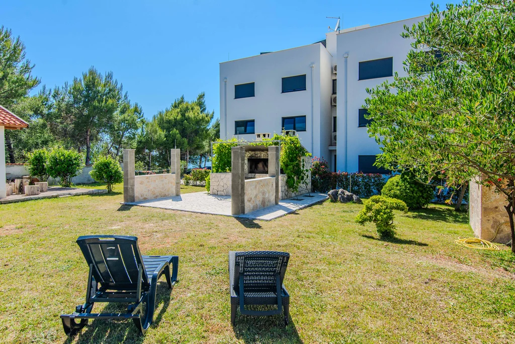 Privlaka Sea-View Holiday House for 6-8 Guests