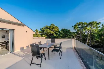 Vir Apartment for 4–6 Guests with Private Jacuzzi