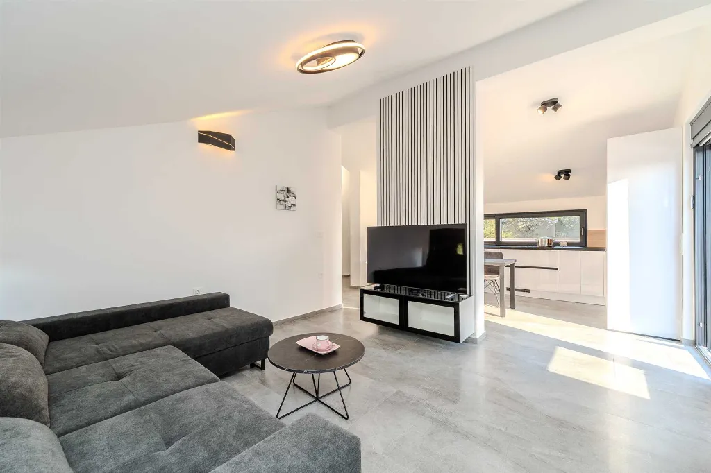Vir Apartment for 4–6 Guests with Private Jacuzzi