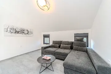 Vir Apartment for 4–6 Guests with Private Jacuzzi