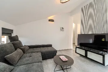 Vir Apartment for 4–6 Guests with Private Jacuzzi