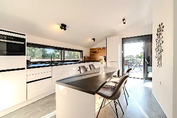 Vir Apartment for 4–6 Guests with Private Jacuzzi